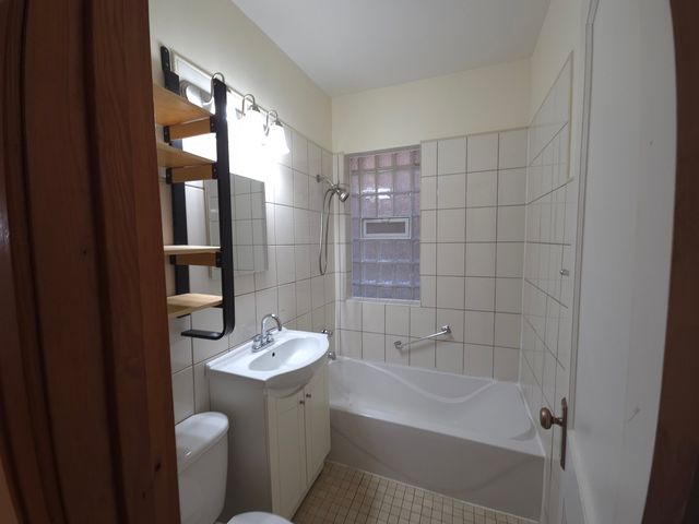 1630 W 38th Place 1, Chicago, IL 60609
