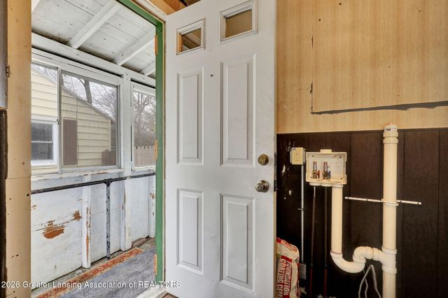 3523 Parkway Drive, Lansing, MI 48910