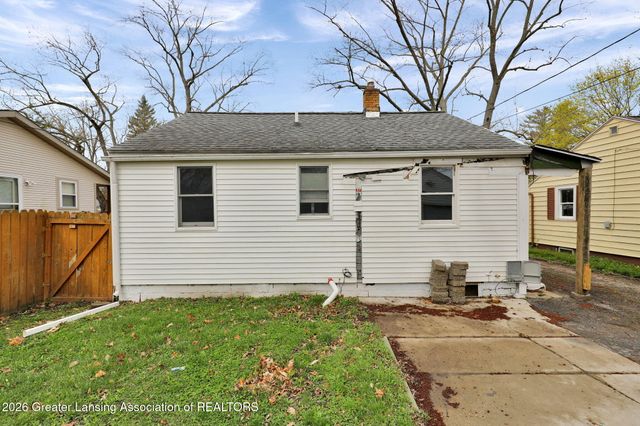 3523 Parkway Drive, Lansing, MI 48910