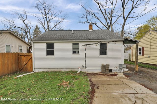 3523 Parkway Drive, Lansing, MI 48910