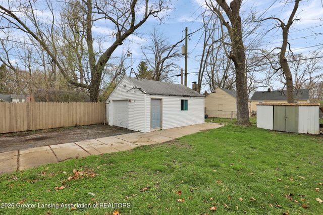 3523 Parkway Drive, Lansing, MI 48910