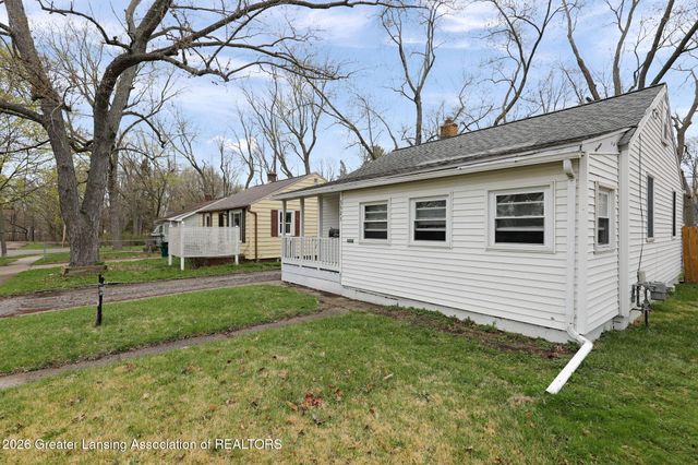 3523 Parkway Drive, Lansing, MI 48910
