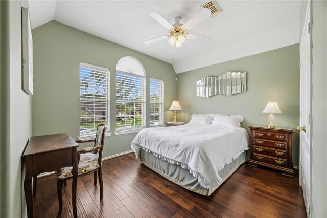 2406 Shelby Drive, Pearland, TX 77584