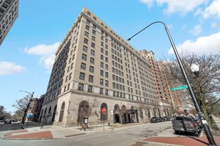 2100 N Lincoln Park West Street 6CN, Chicago, IL 60614