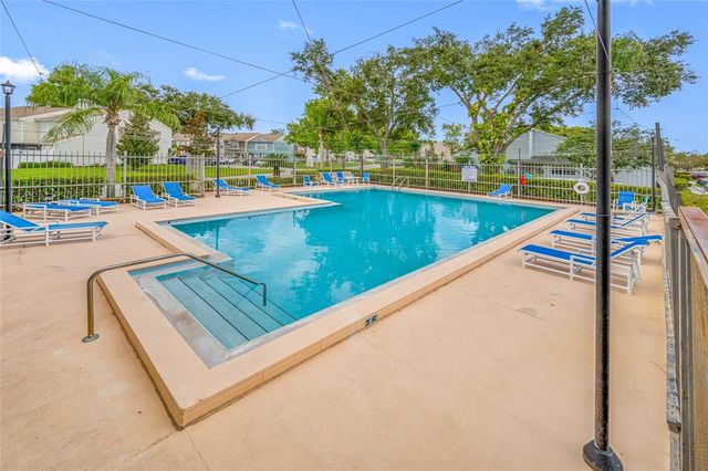 16112 RAMBLING VINE DR E, Tampa, FL 33624