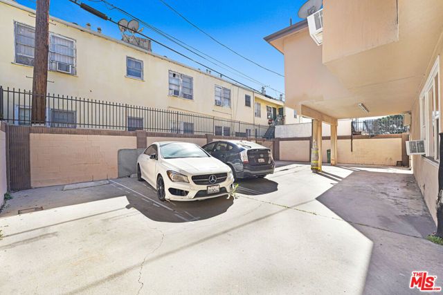 1352 N Las Palmas Avenue, Los Angeles, CA 90028