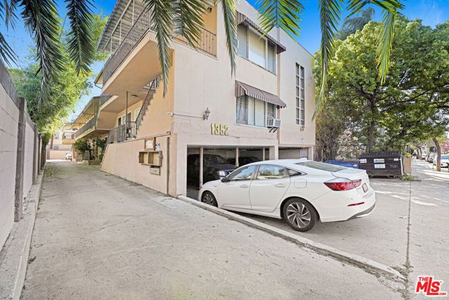 1352 N Las Palmas Avenue, Los Angeles, CA 90028