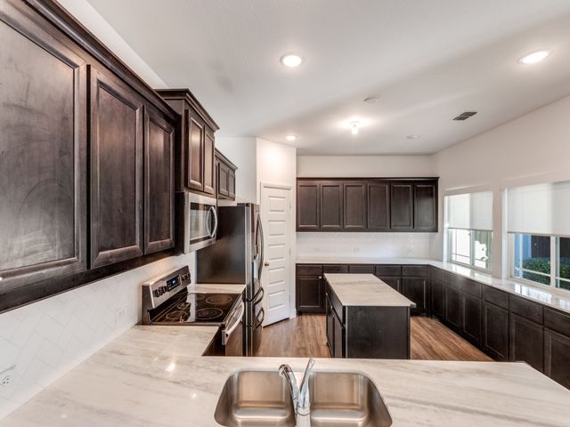 532 Val Verde Street, Aubrey, TX 76227