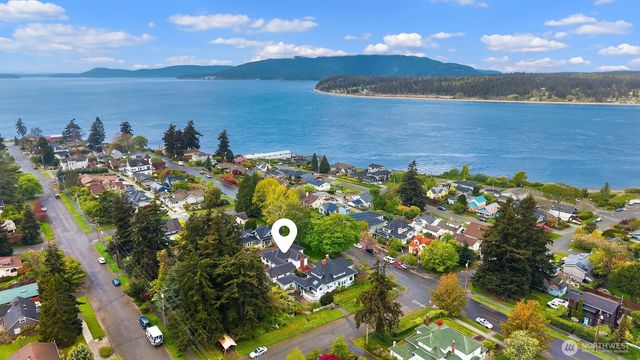 1707 8th Street, Anacortes, WA 98221