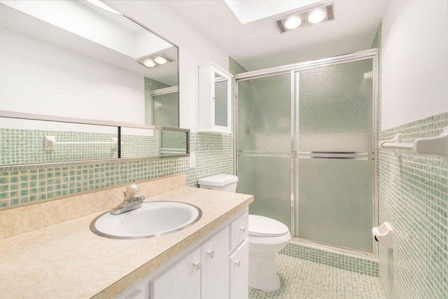 907 Marina Drive 402, North Palm Beach, FL 33408