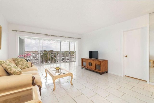 907 Marina Drive 402, North Palm Beach, FL 33408