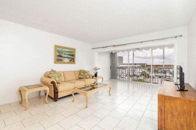 907 Marina Drive 402, North Palm Beach, FL 33408