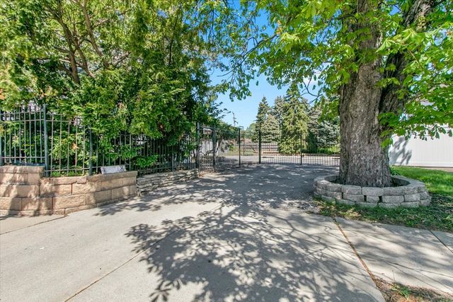 4108 W 103RD Street, Oak Lawn, IL 60453