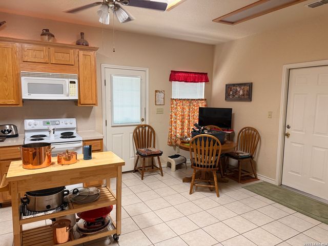 118 HEINEN RD, Bandera, TX 78003