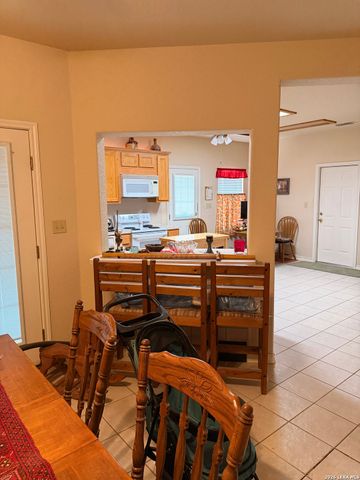 118 HEINEN RD, Bandera, TX 78003