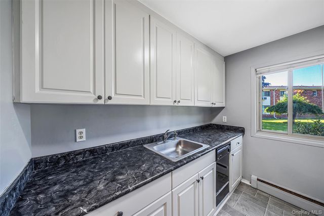 2397 union blvd 8a, Islip, NY 11751