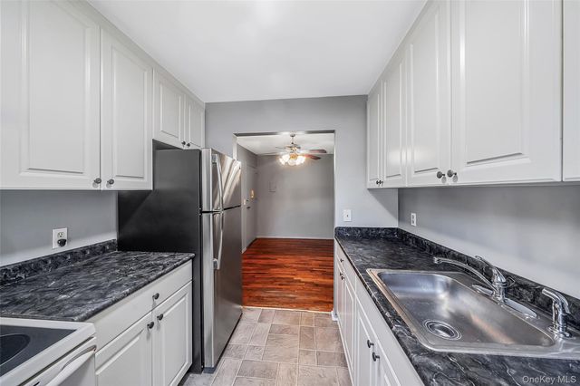 2397 union blvd 8a, Islip, NY 11751