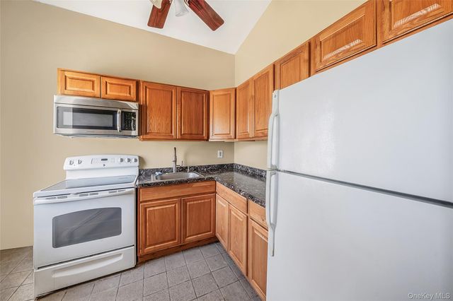 2397 union blvd 8a, Islip, NY 11751