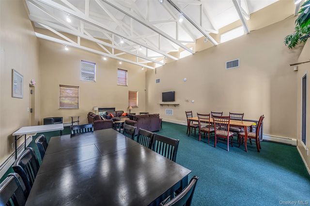 2397 union blvd 8a, Islip, NY 11751