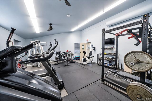 2397 union blvd 8a, Islip, NY 11751
