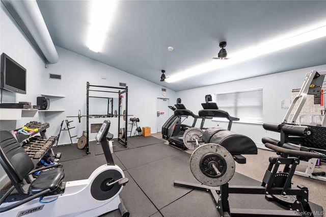 2397 union blvd 8a, Islip, NY 11751