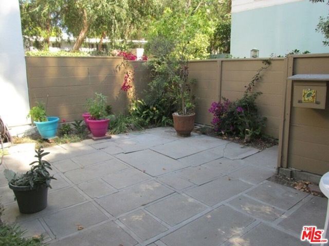 5176 Village, Los Angeles, CA 90016