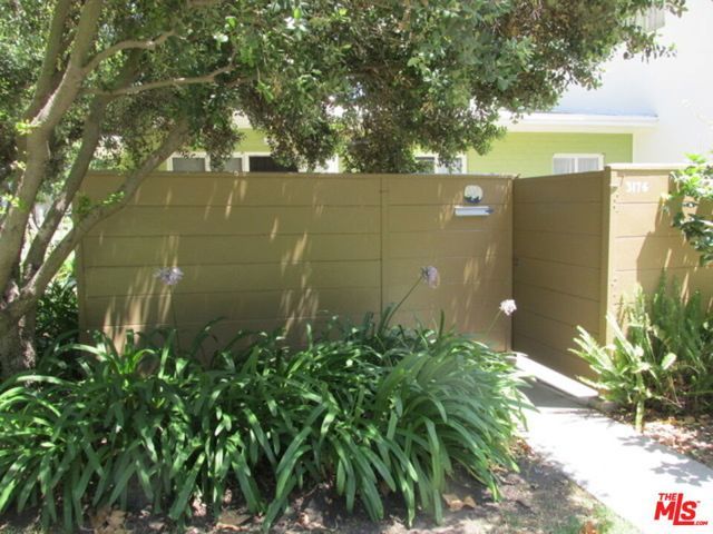 5176 Village, Los Angeles, CA 90016