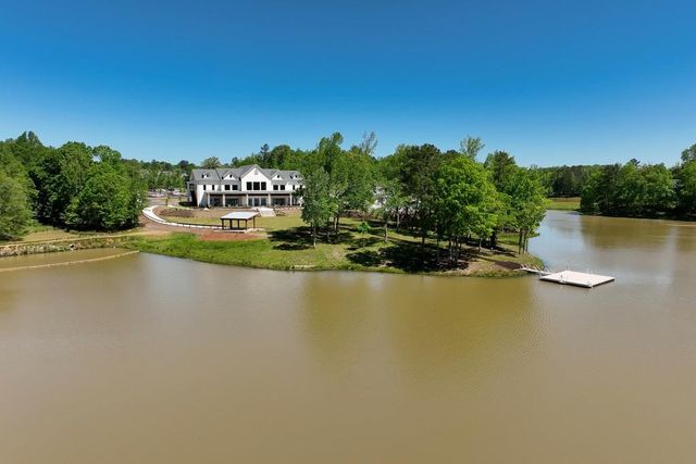 400 Chatuge Drive, Hoschton, GA 30548
