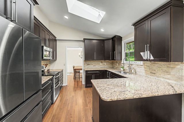 2010 Sunny Side Dr, Brentwood, TN 37027