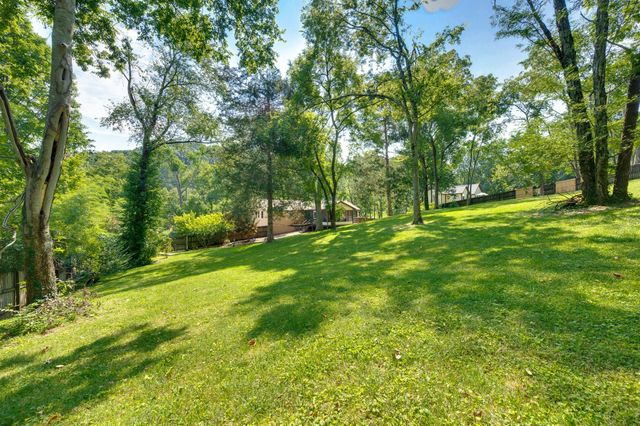 2010 Sunny Side Dr, Brentwood, TN 37027