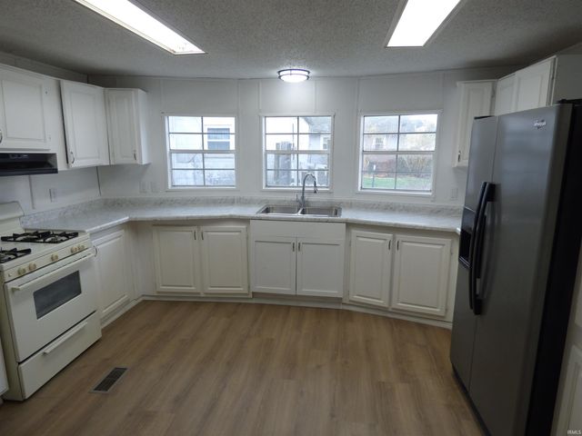 1140 Hawthorne Avenue, Frankfort, IN 46041