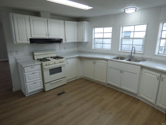 1140 Hawthorne Avenue, Frankfort, IN 46041