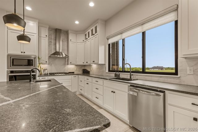19912 E 126th Street N, Collinsville, OK 74021
