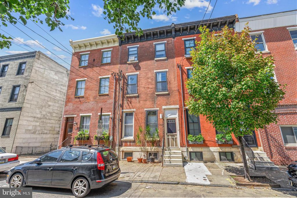 1304 S 10TH ST, PHILADELPHIA, PA 19147 — exterior