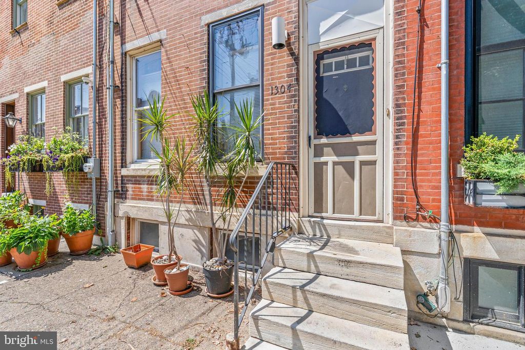1304 S 10TH ST, PHILADELPHIA, PA 19147 — photo 2