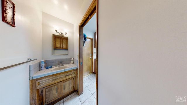 7908 Kimberly Avenue, Bakersfield, CA 93308