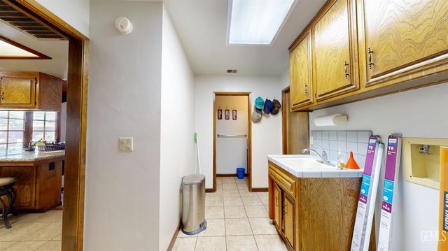 7908 Kimberly Avenue, Bakersfield, CA 93308