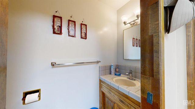 7908 Kimberly Avenue, Bakersfield, CA 93308