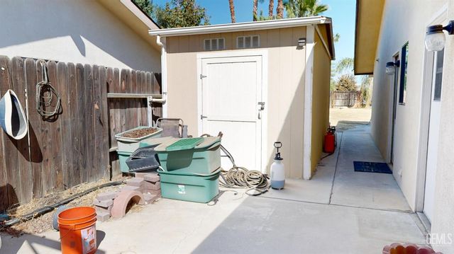7908 Kimberly Avenue, Bakersfield, CA 93308