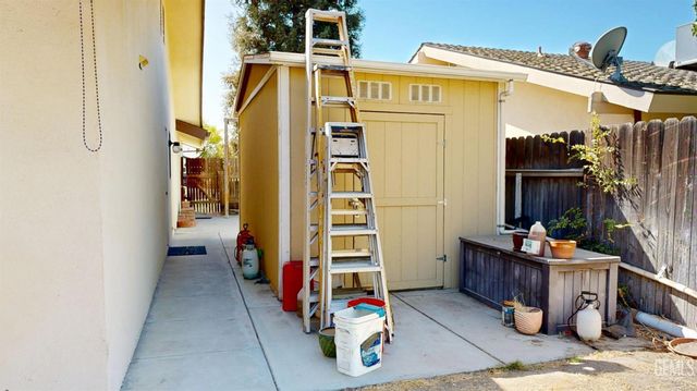 7908 Kimberly Avenue, Bakersfield, CA 93308