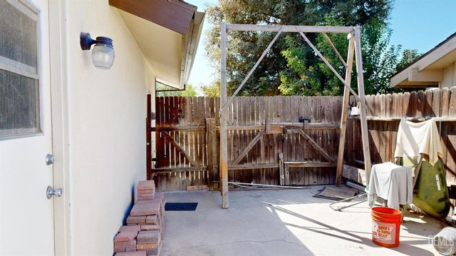 7908 Kimberly Avenue, Bakersfield, CA 93308