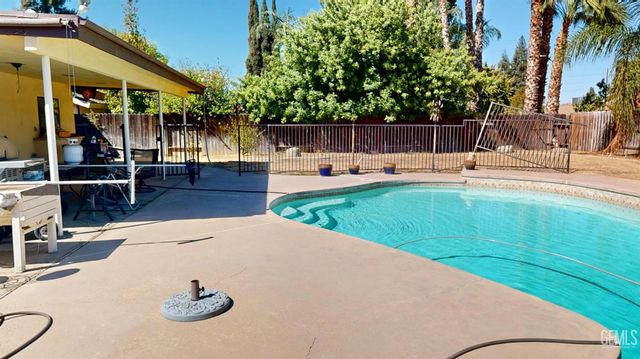 7908 Kimberly Avenue, Bakersfield, CA 93308
