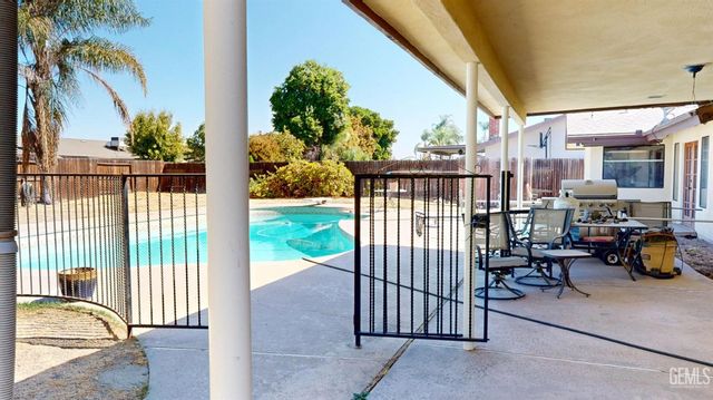 7908 Kimberly Avenue, Bakersfield, CA 93308