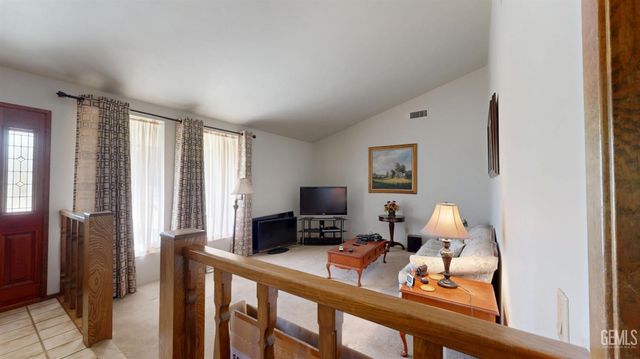 7908 Kimberly Avenue, Bakersfield, CA 93308