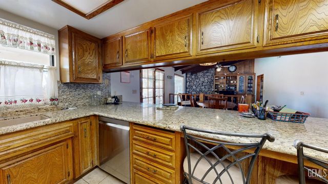 7908 Kimberly Avenue, Bakersfield, CA 93308
