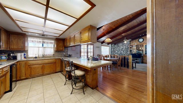 7908 Kimberly Avenue, Bakersfield, CA 93308