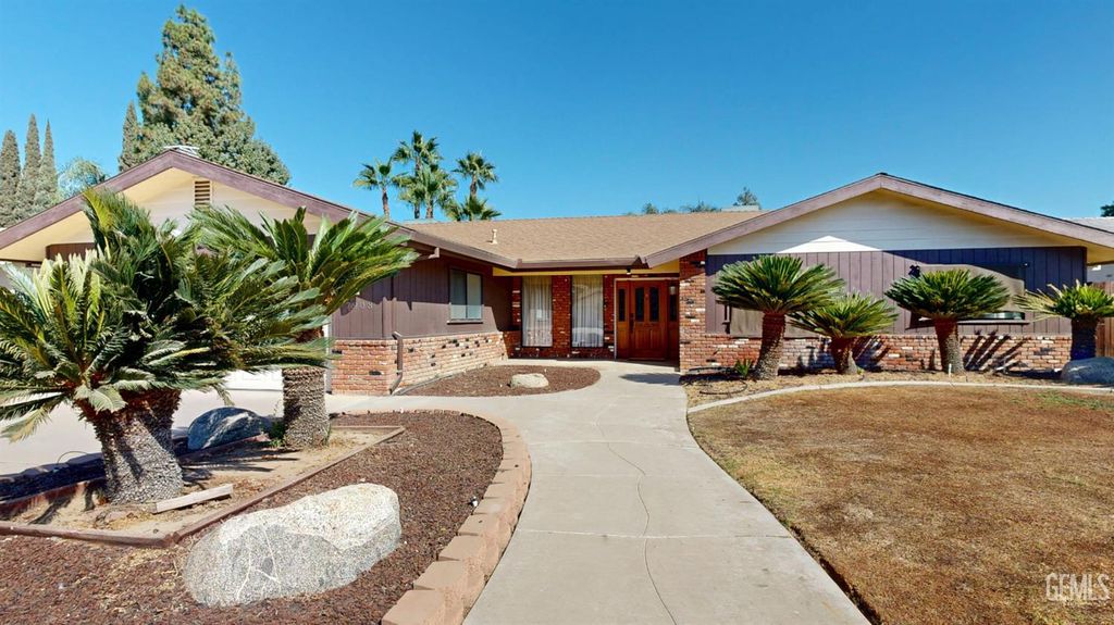 7908 Kimberly Avenue, Bakersfield, CA 93308