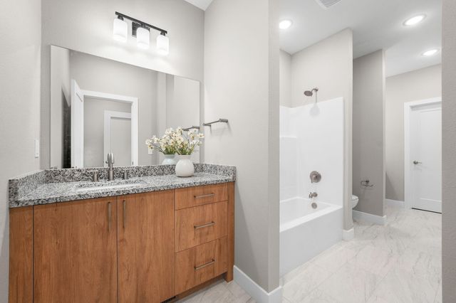 5048 E Swale Court, Springfield, MO 65802