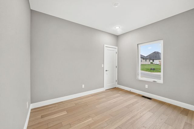 5048 E Swale Court, Springfield, MO 65802