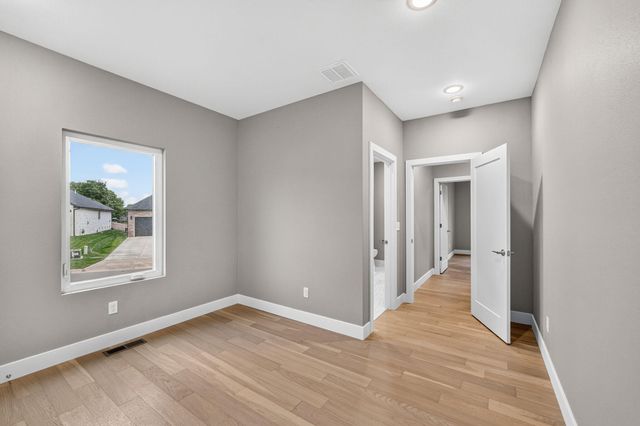 5048 E Swale Court, Springfield, MO 65802